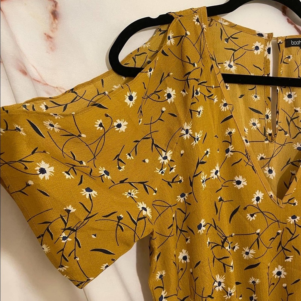 Boohoo Floral Romper - Picture 3 of 4
